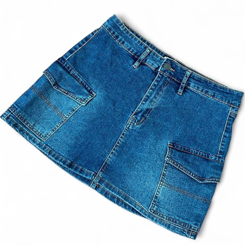 y2k blue denim cargo mini skirt, chunky side cargo pockets and back pockets
